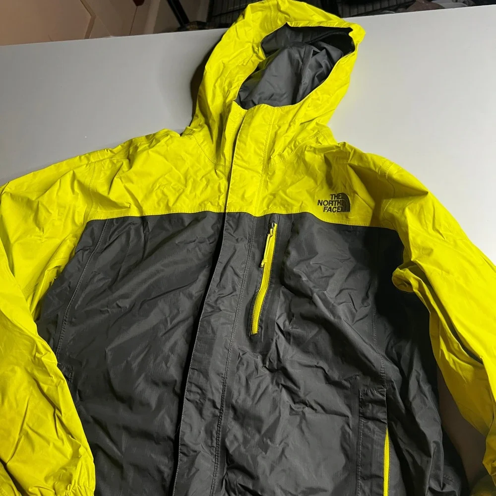 The North Face DryVent Rain Jacket Mens Medium Yellow Grey Hooded Shell SC415526